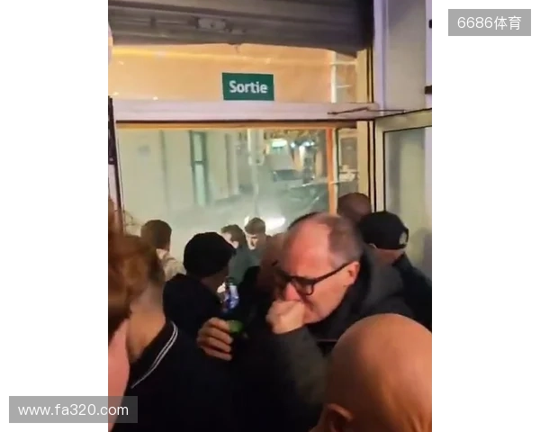 邮报：纽卡球迷在法国遇袭，被马赛球迷投掷催泪瓦斯